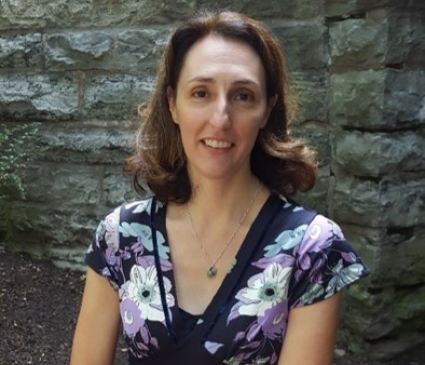 Mary Perrelli headshot